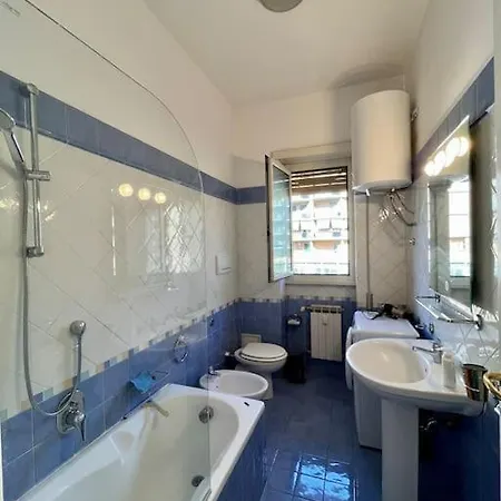 Elegante E Centrale Trilocale A Trastevere Rom