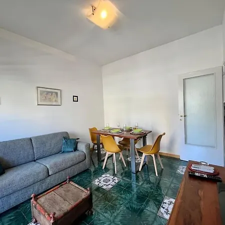Elegante E Centrale Trilocale A Trastevere Rom